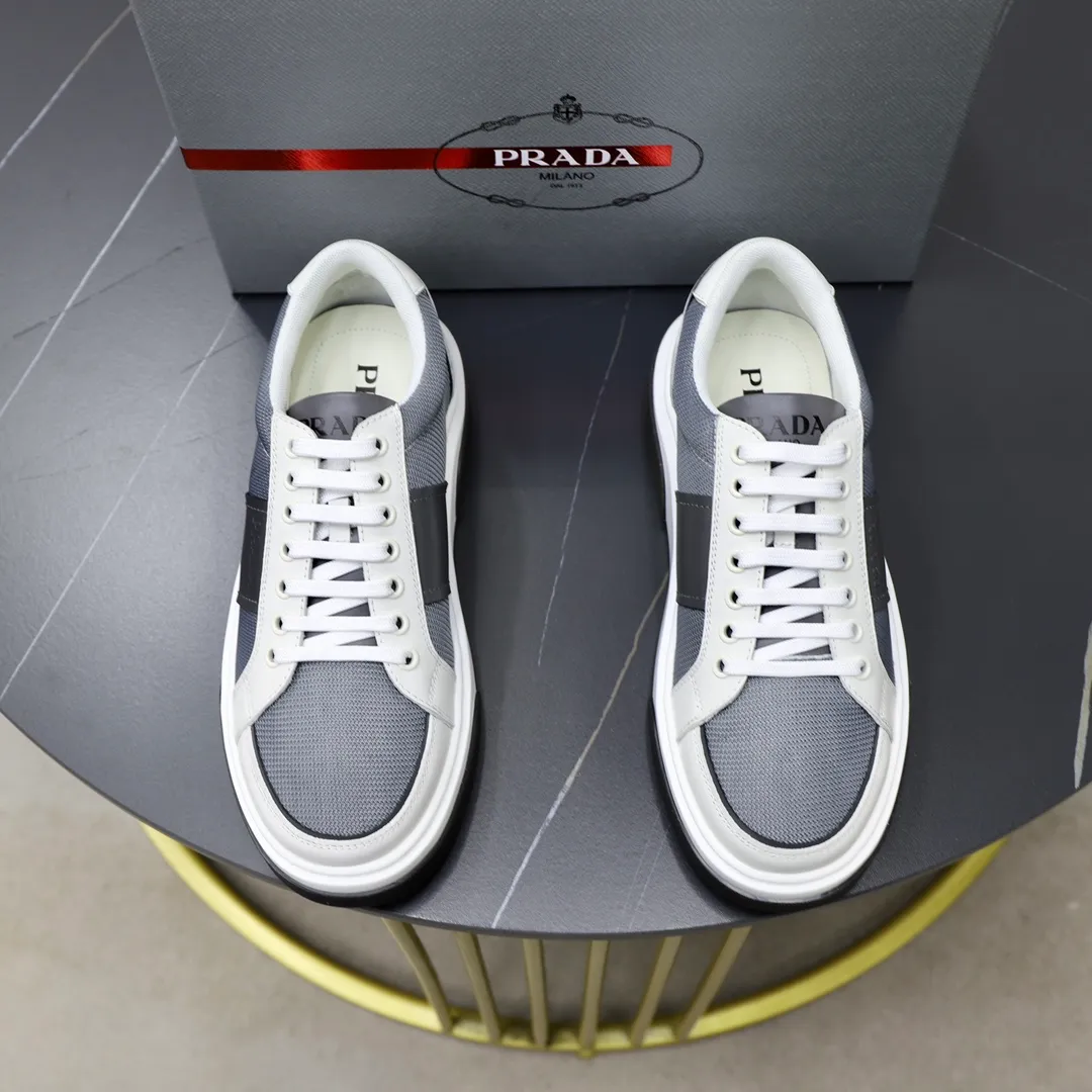 Ex-factory price: 680💰Top original order Brand: PRADA (Prada) Standard code: Men's size 38/44 (45 can be customized) Grade: Same as the official website Material: Original cowhide stitched with imported cloth, cowhide lining, original combination of two-color wear-resistant soft outsole Style category: casual sports version, young fashion, European and American trend, British style Color: actual picture color